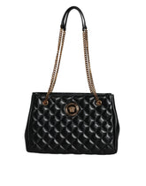 Bolsa Versace de couro napa acolchoado preto com alça de corrente